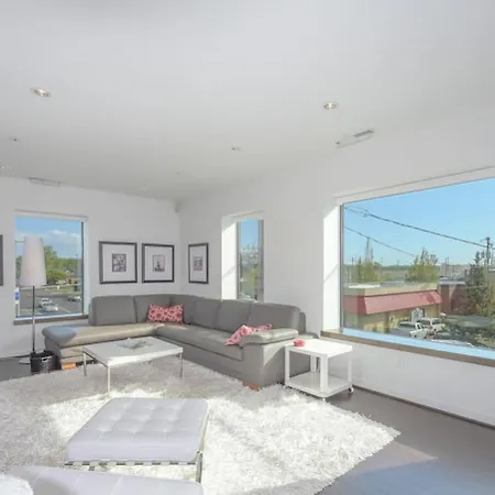 Large Eclectic 1 Bedroom Above Restaurant 15Min To Pdx
